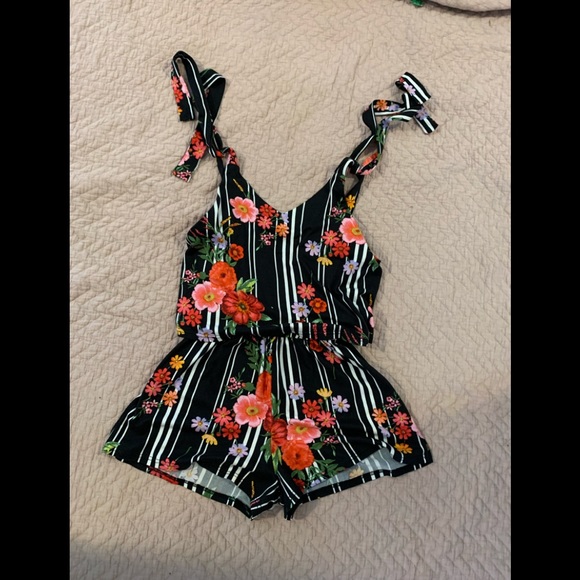 Floral romper - Picture 1 of 3